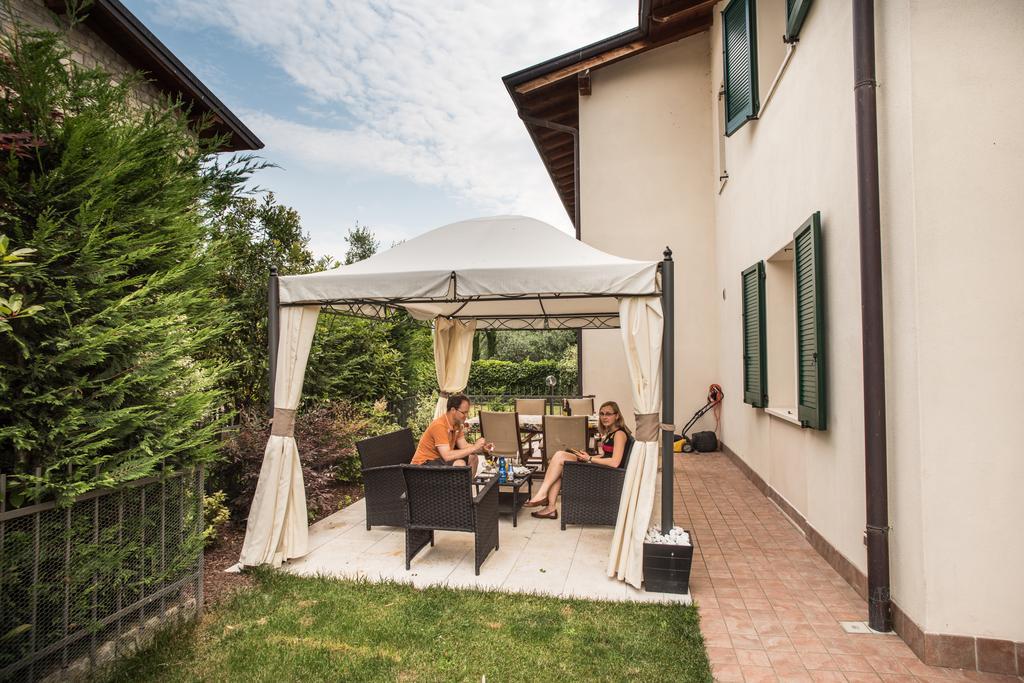פואניאגו B&B La Petite Maison מראה חיצוני תמונה